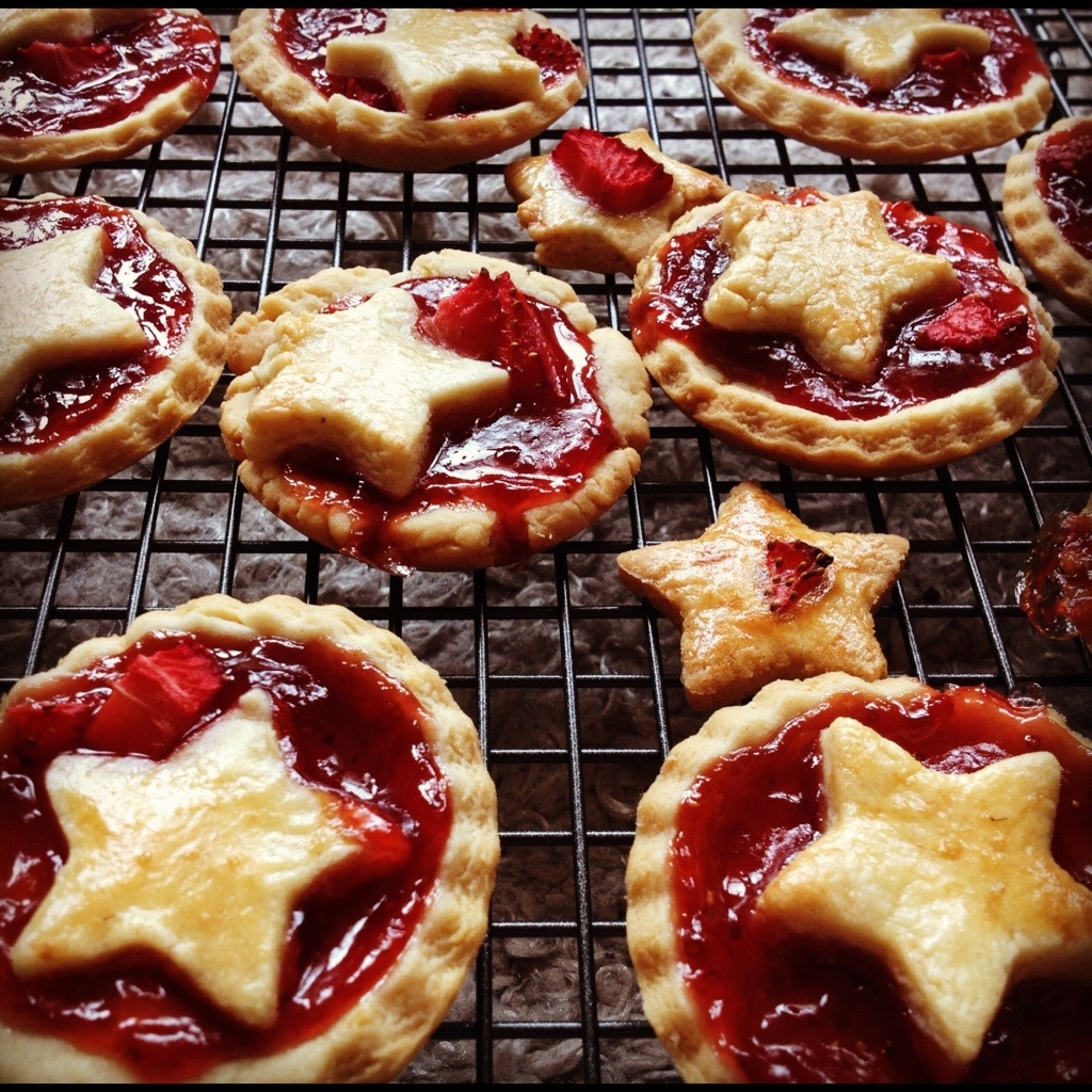 Jam tarts by a 3 year-old